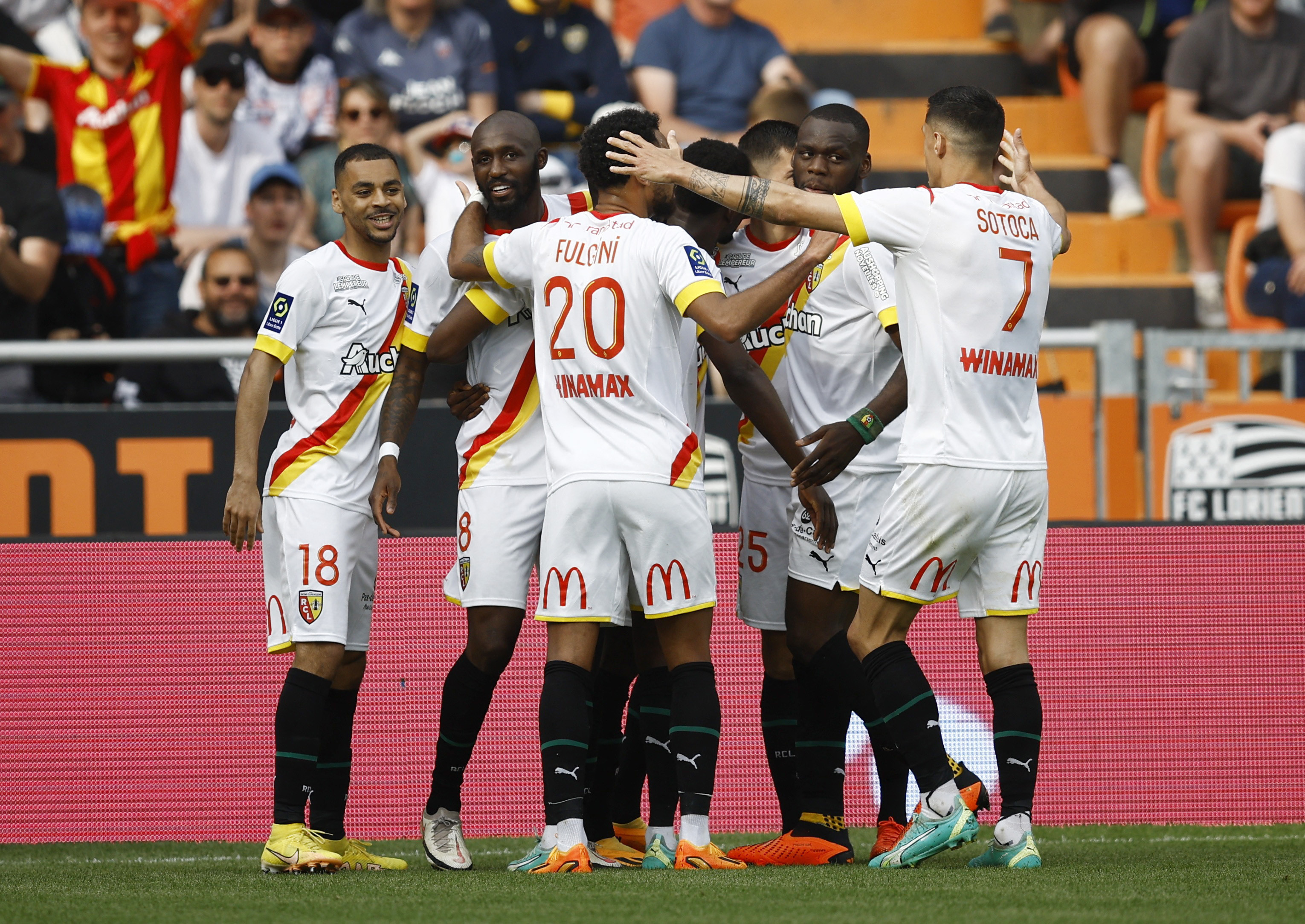 שחקני לאנס חוגגים