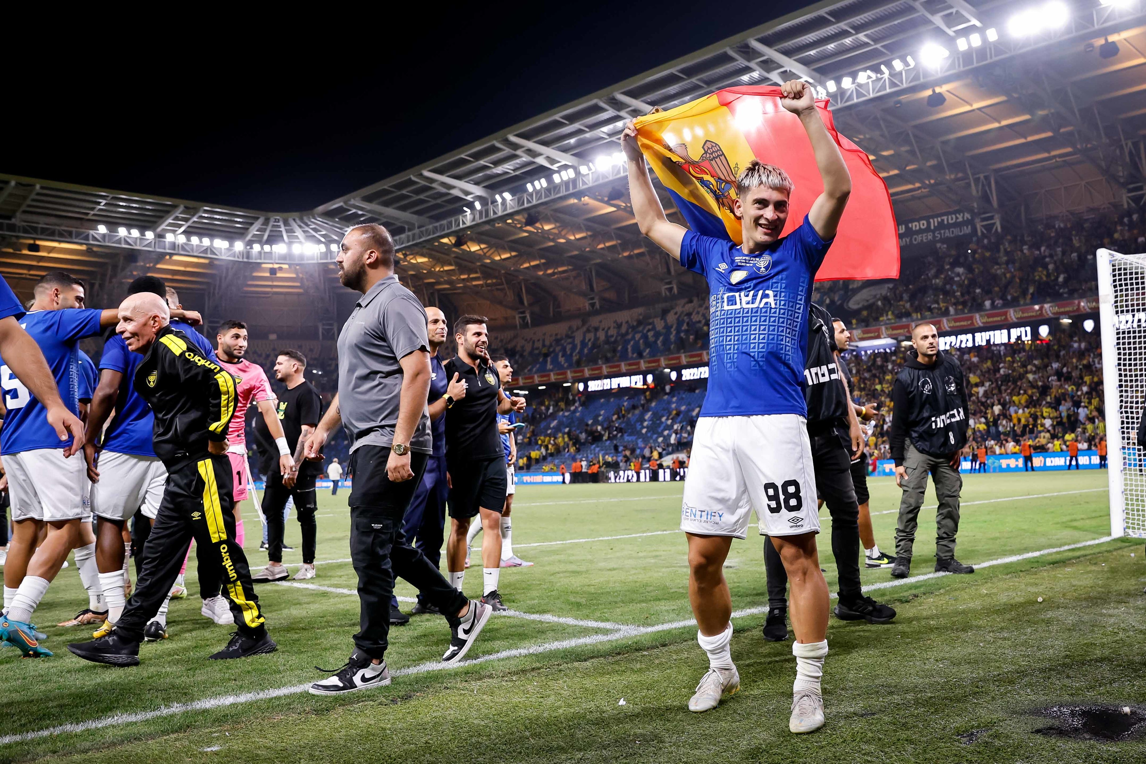 יון ניקולאסקו, שחקן בית"ר ירושלים