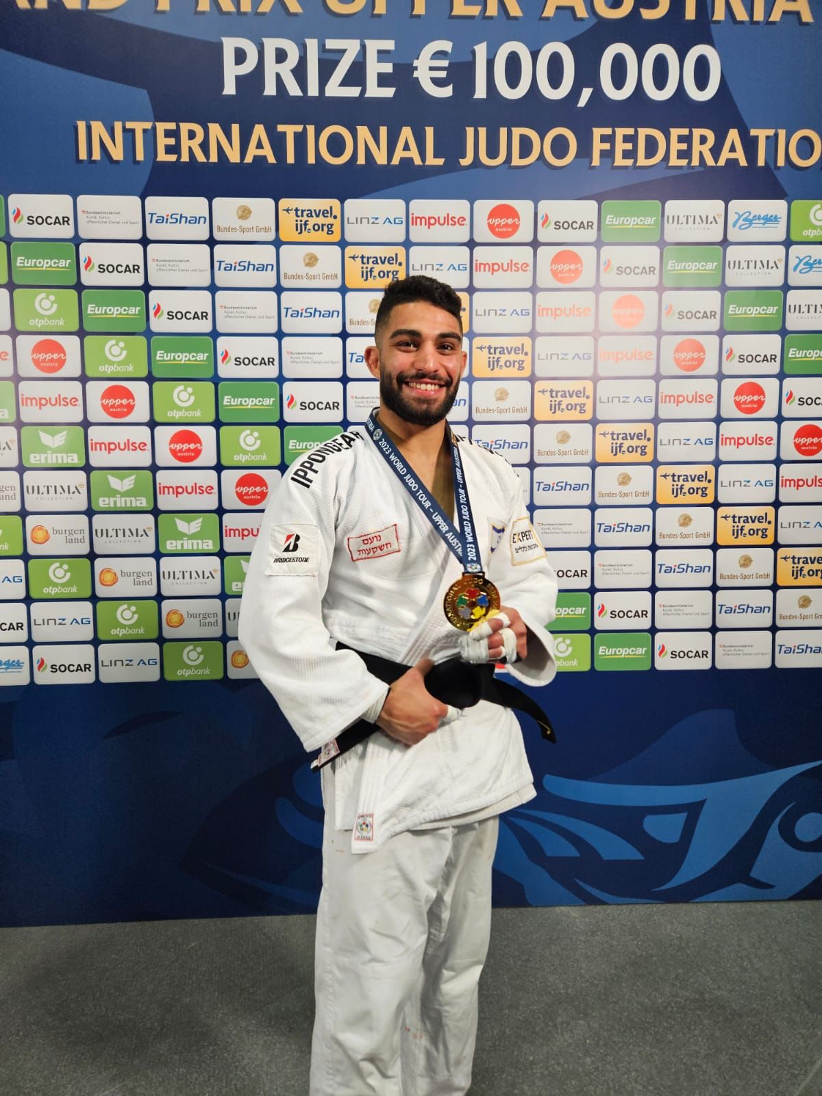 טוהר בוטבול עם מדליית הזהב בגרנד פרי אוסטריה