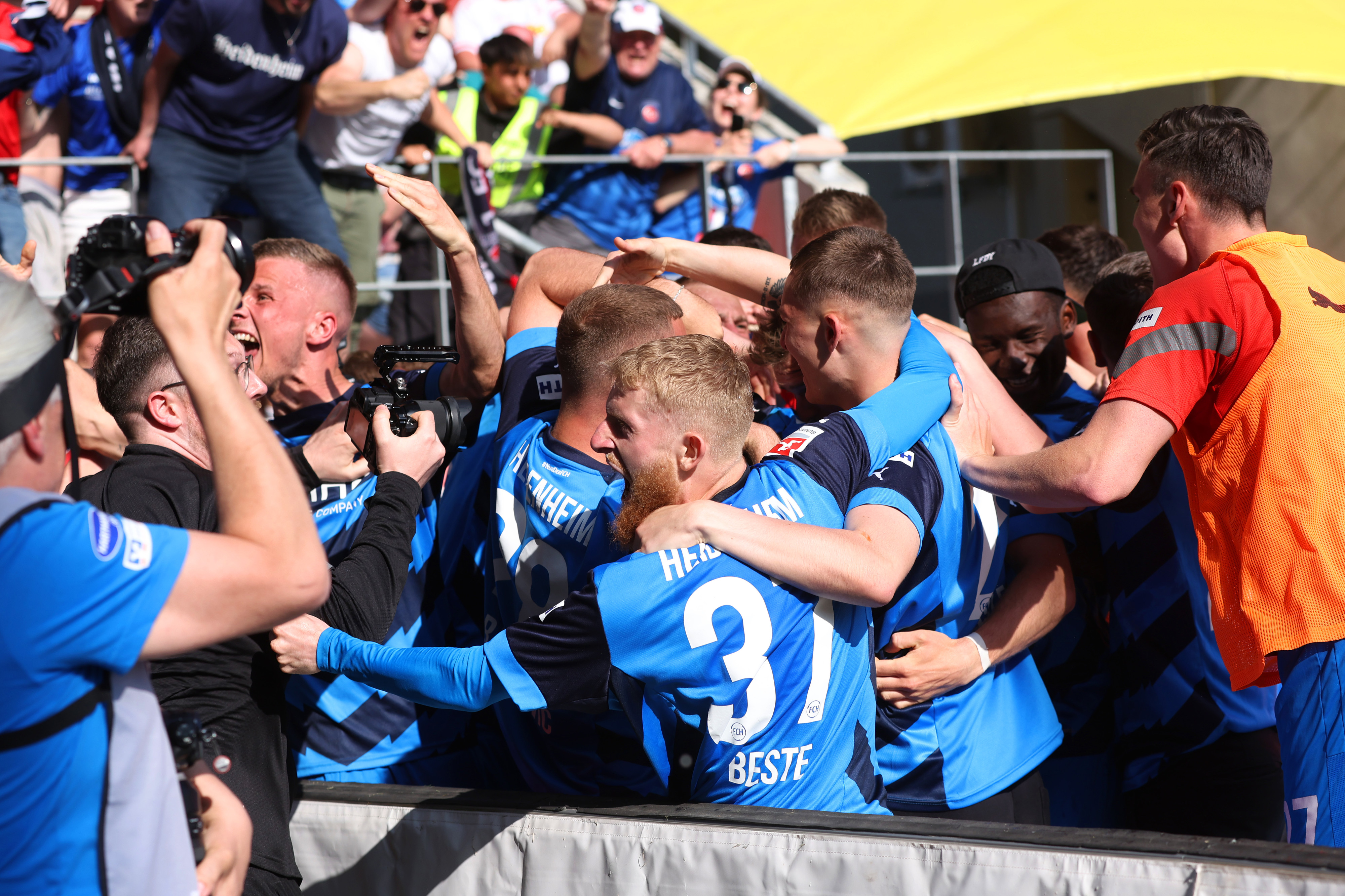 שחקני היידנהיים חוגגים