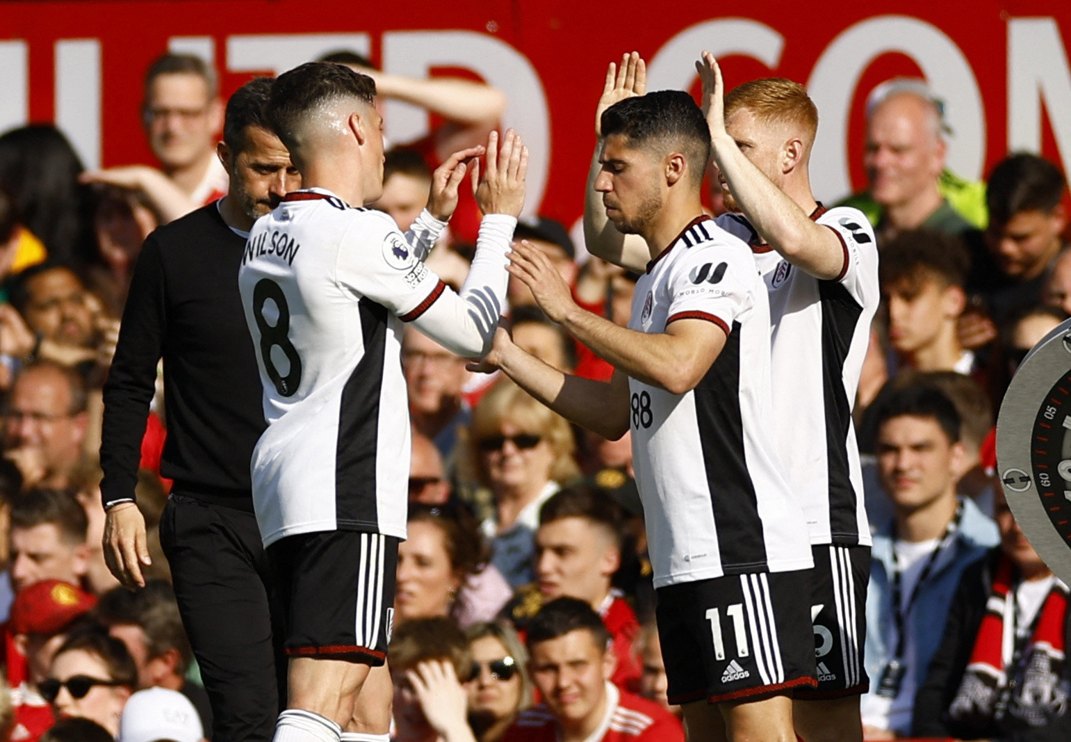 שחקן פולהאם מנור סולומון מחליף את הארי ווילסון