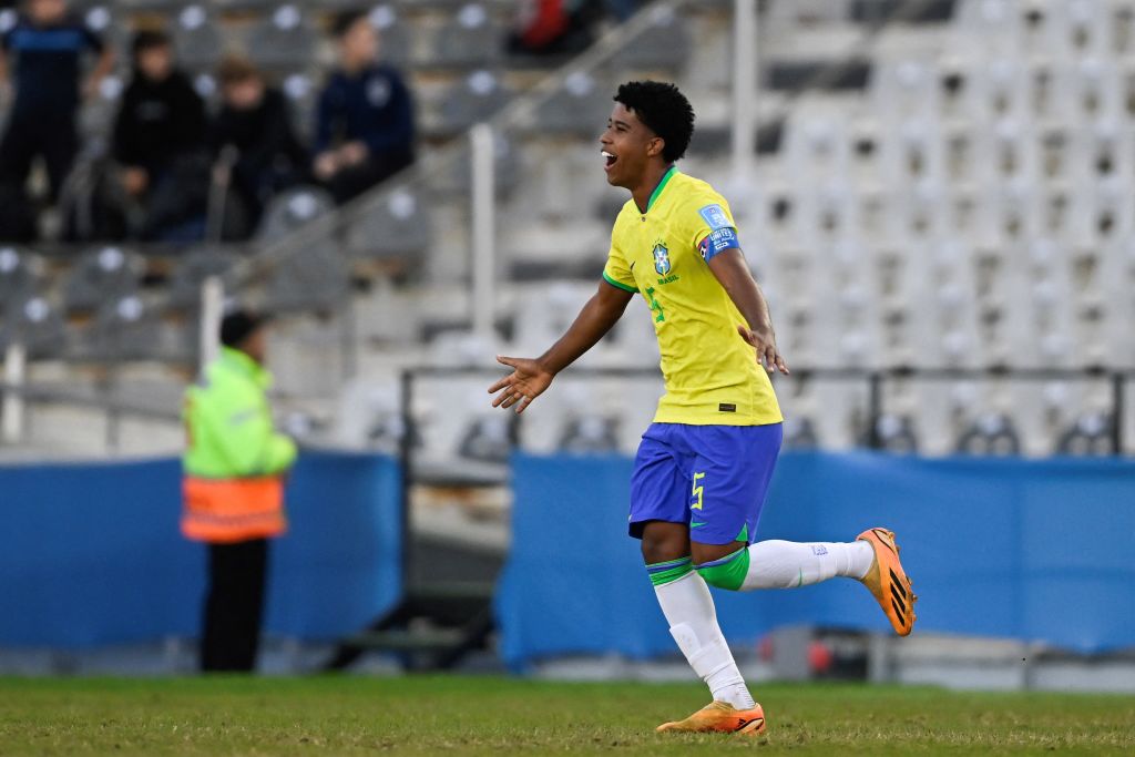 אנדרה סנטוס שחקן נבחרת ברזיל חוגג