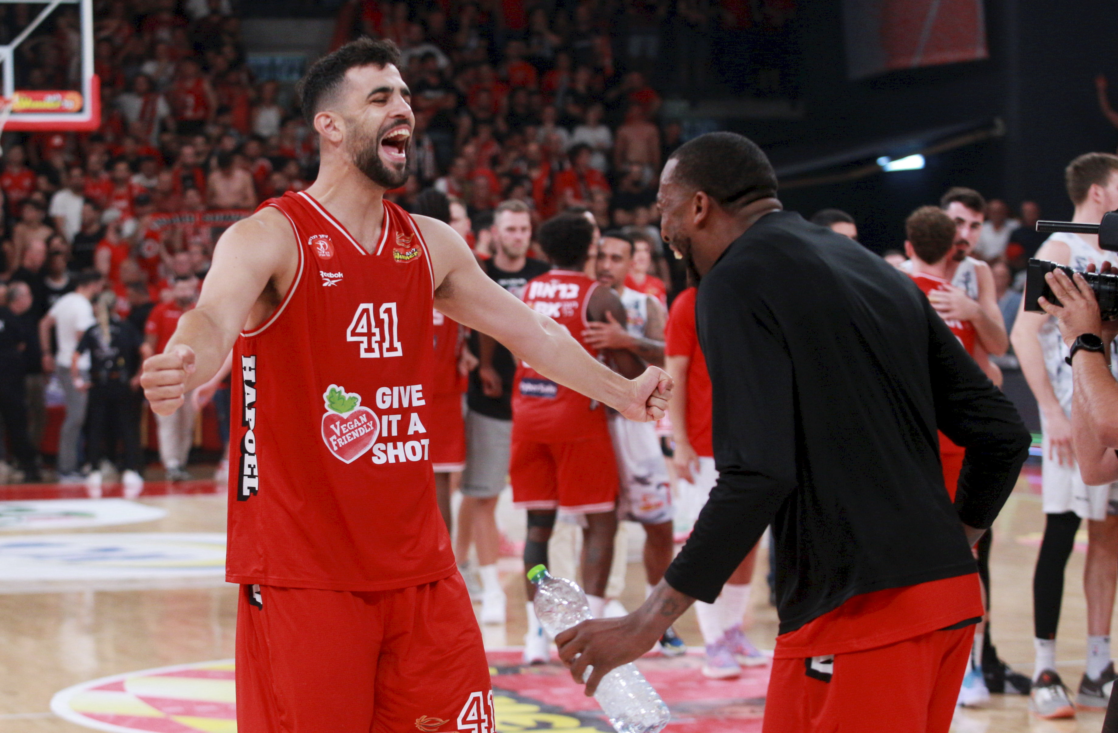 תומר גינת הפועל תל אביב חוגג