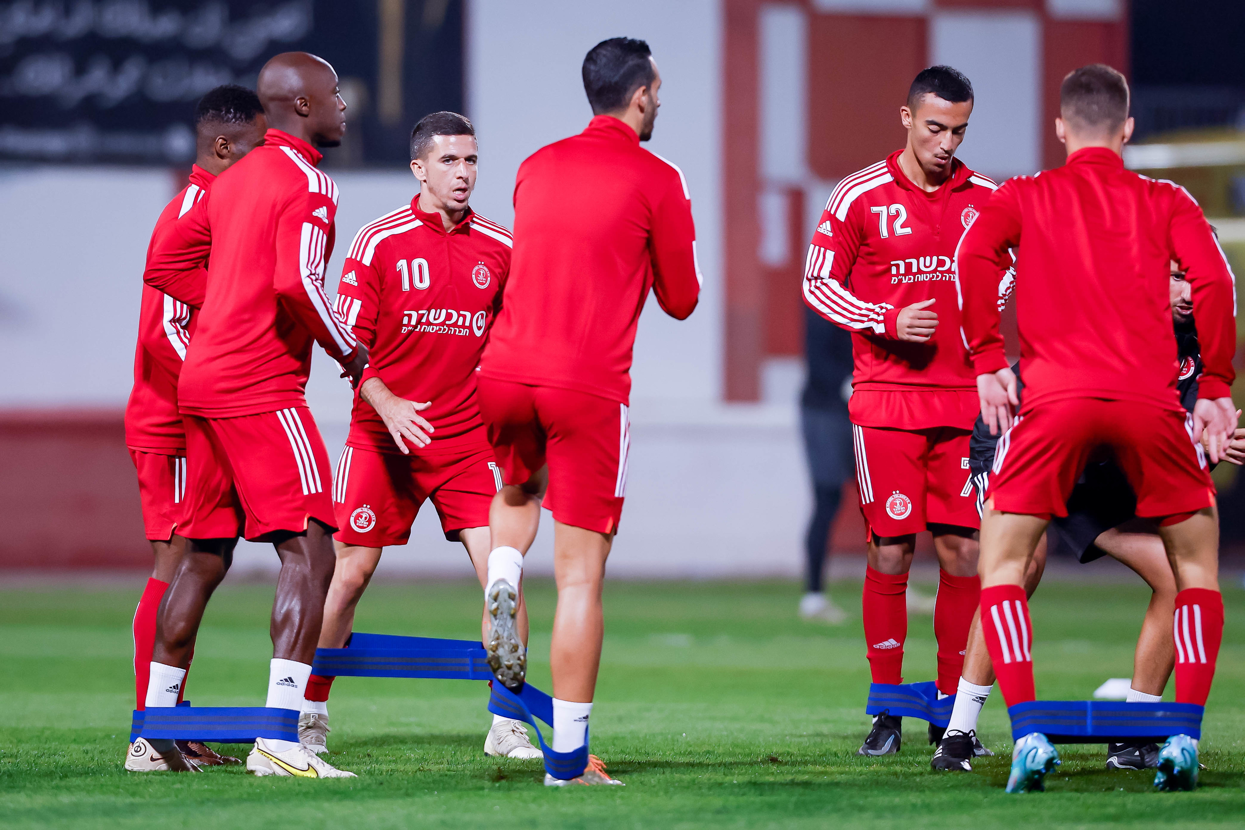 אור ישראלוב, עידן ורד שחקני הפועל תל אביב בחימום