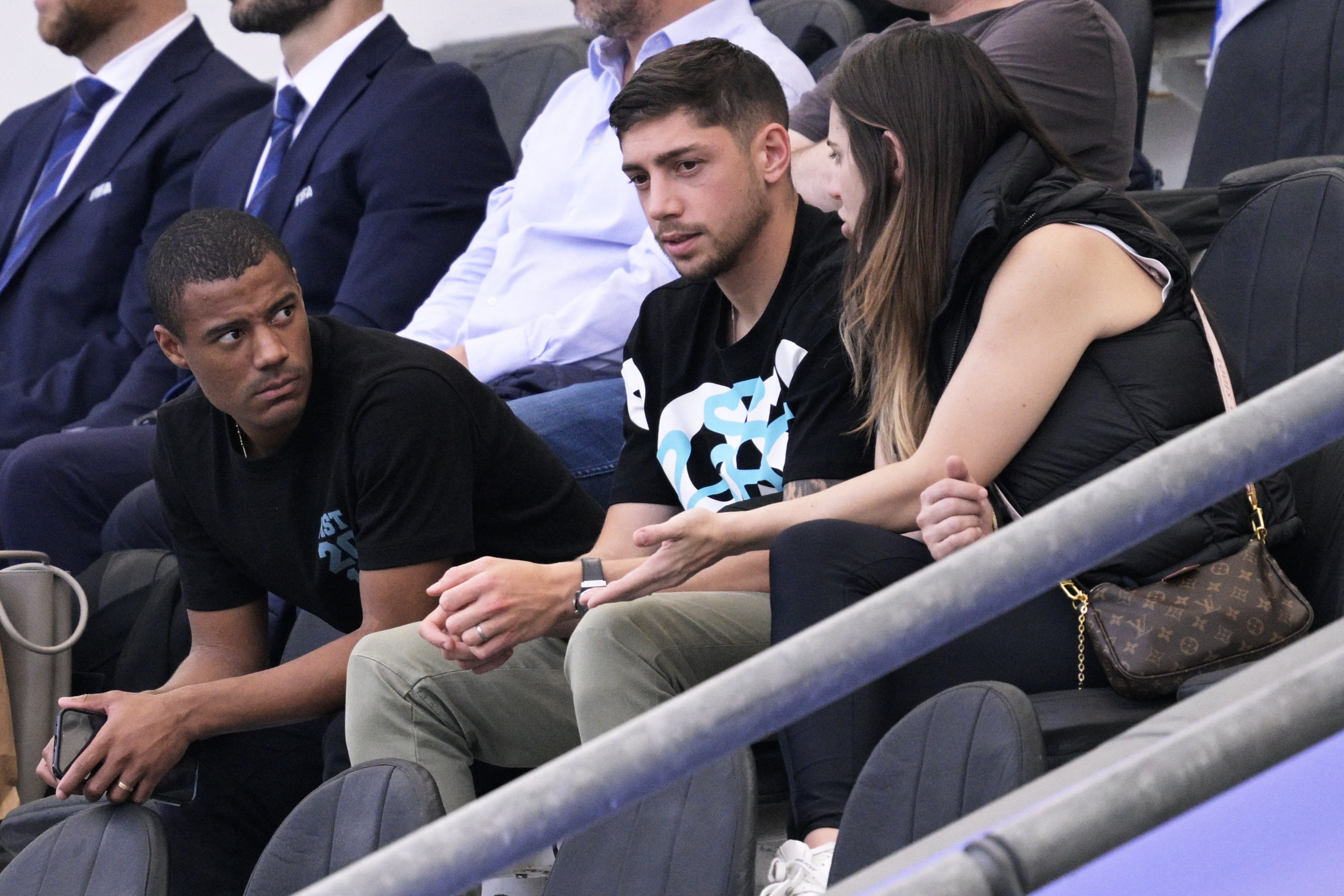 שחקן נבחרת אורוגוואי פדריקו ואלוורדה צופה בחצי גמר המונדיאליטו