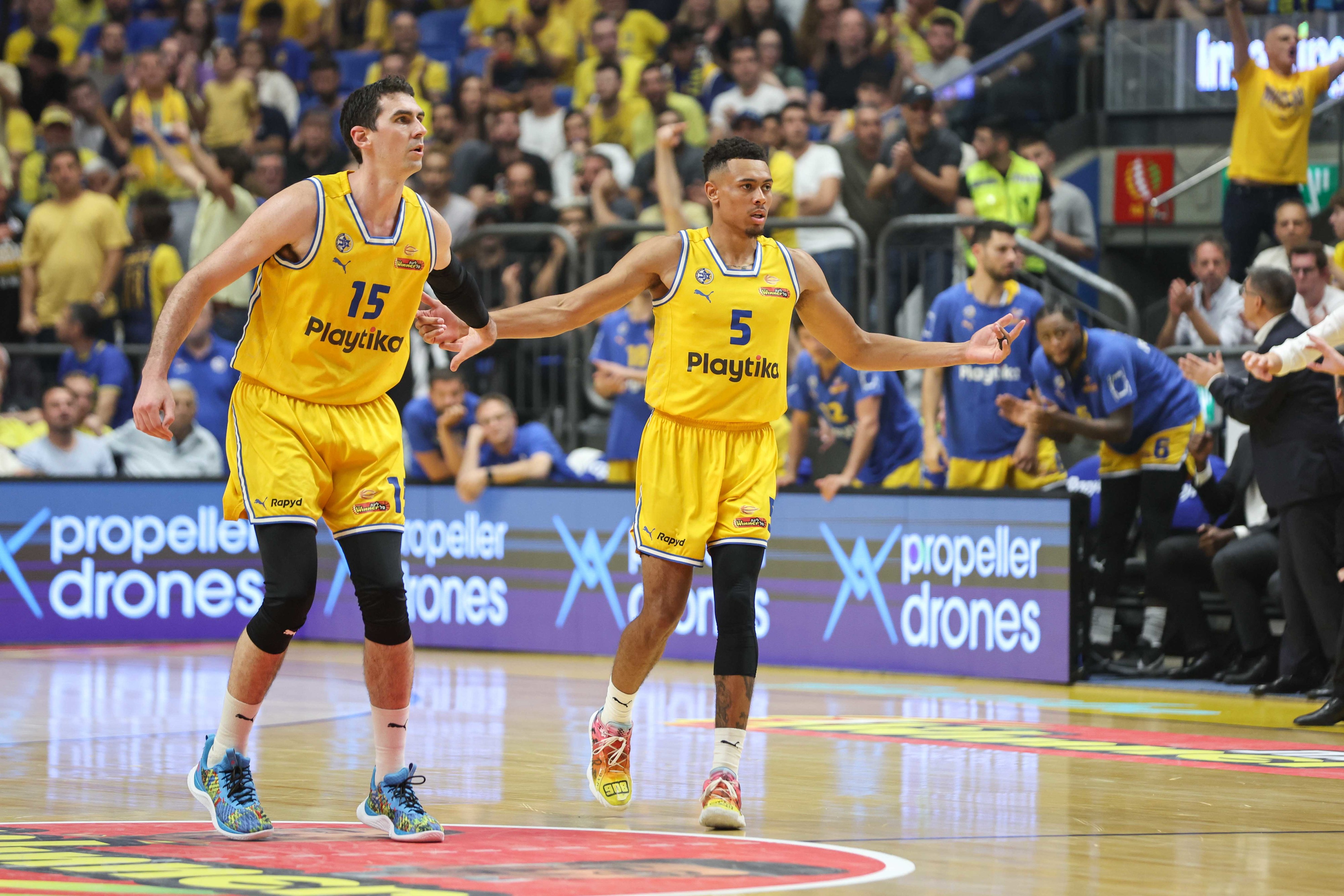 ווייד בולדווין לצד ג'ייק כהן מכבי תל אביב