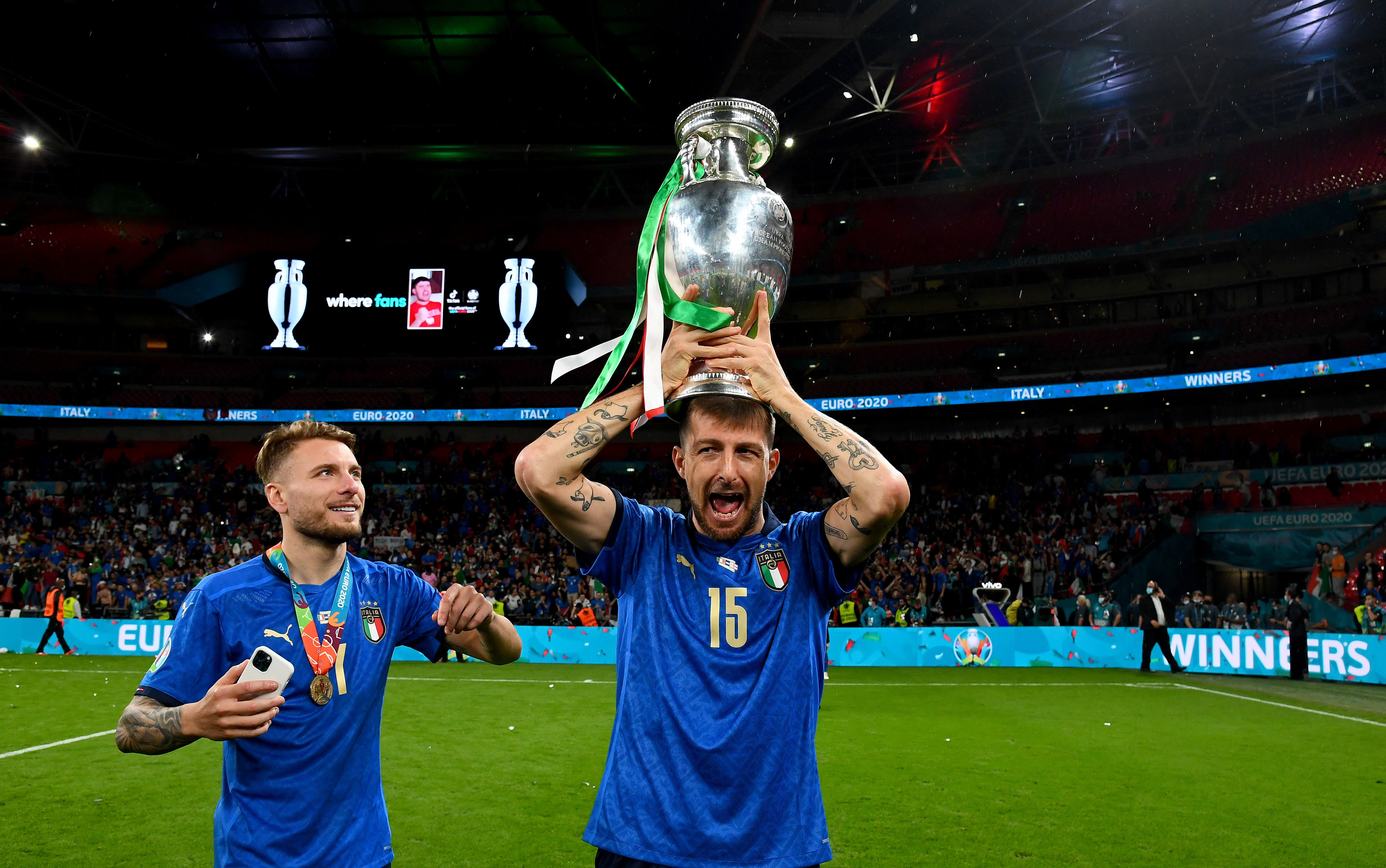 פרנצ'סקו אצ'רבי אחרי הזכייה ביורו 2020