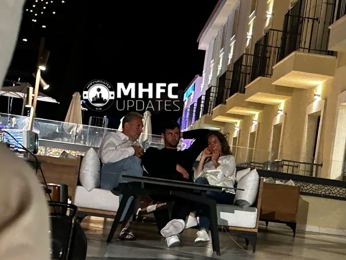 ניית'ן בקסטר עם משפחתו במלון בוטניקה, לקראת חתימה עם מכבי חיפה