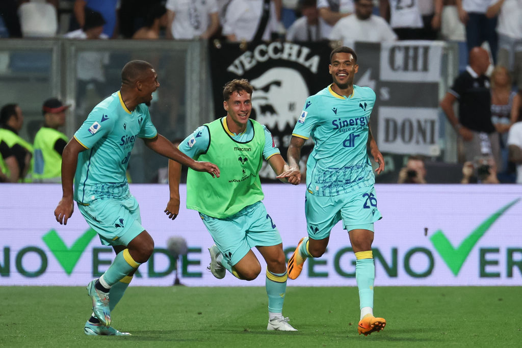 סיריל אנגונג ורונה חוגג מול ספציה