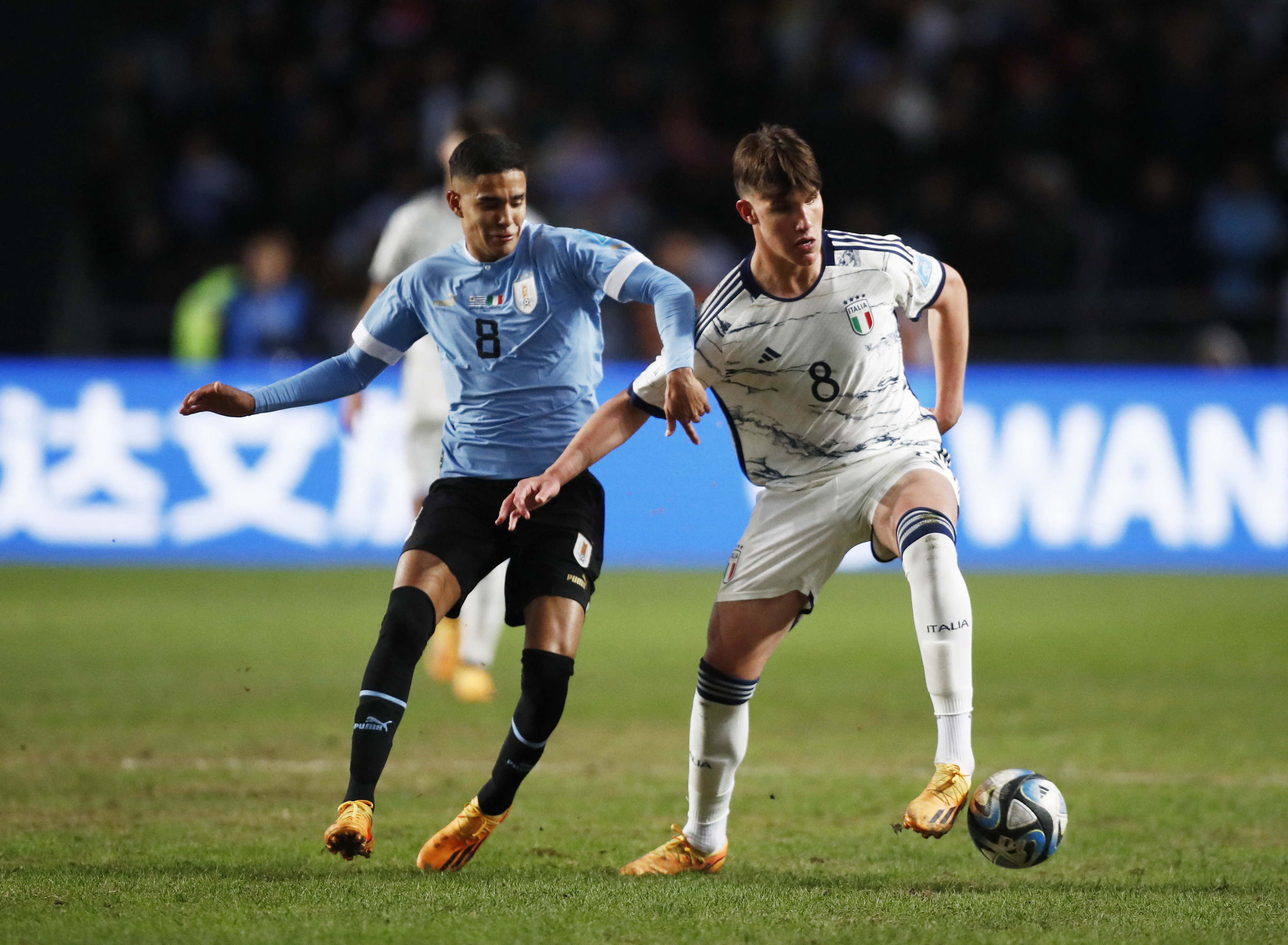 צ'זארה קסאדיי נבחרת איטליה מול רודריגס צ'גאס נבחרת אורוגוואי