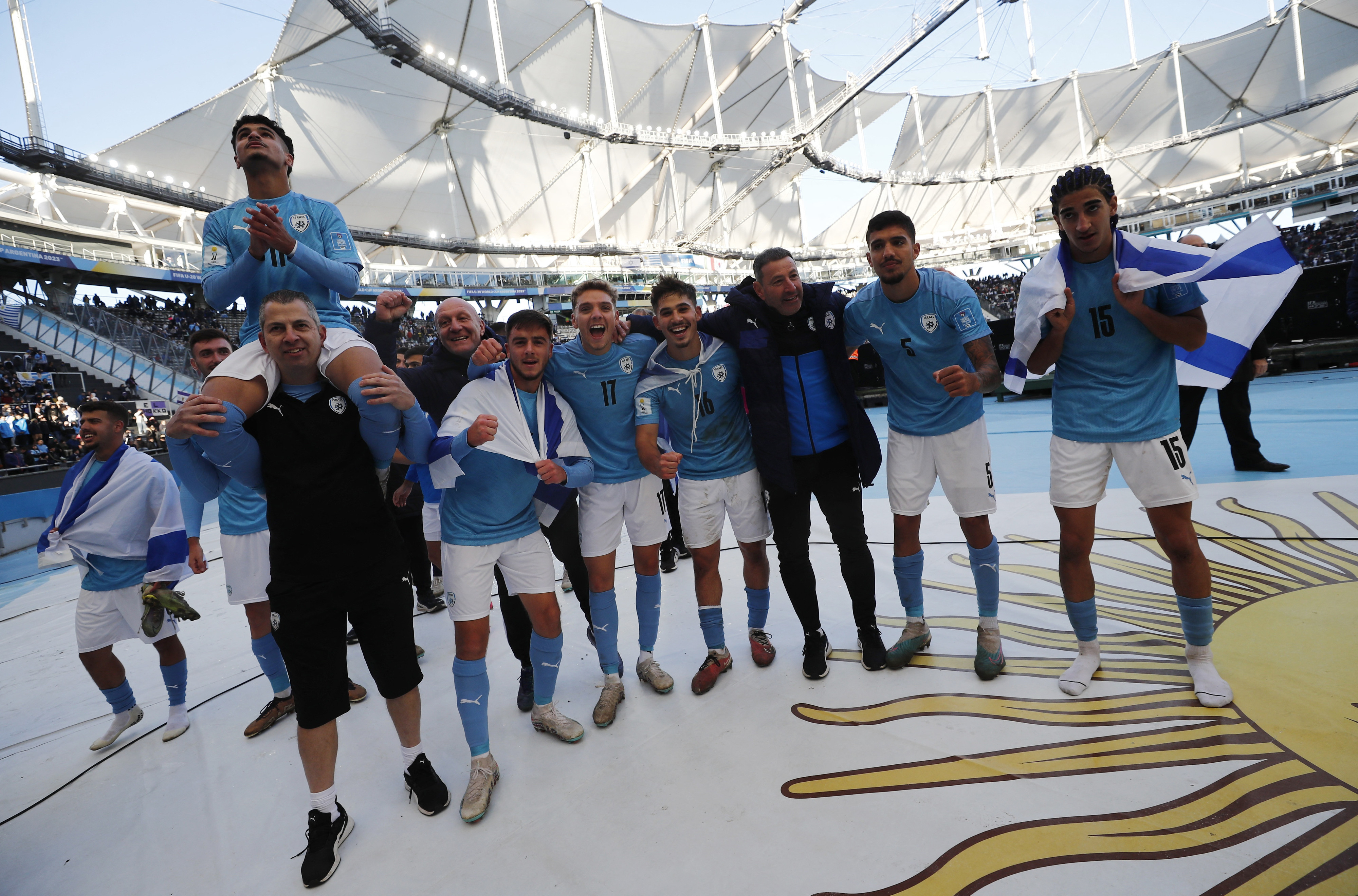 שחקני נבחרת ישראל עד גיל 20 חוגגים מדליית ארד במונדיאליטו