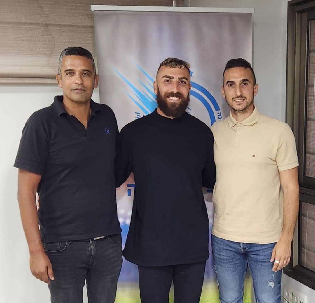 דור אלו שחקן מכבי בני ריינה עם סוכניו זיו שטיינברג, אריאל בזורגי