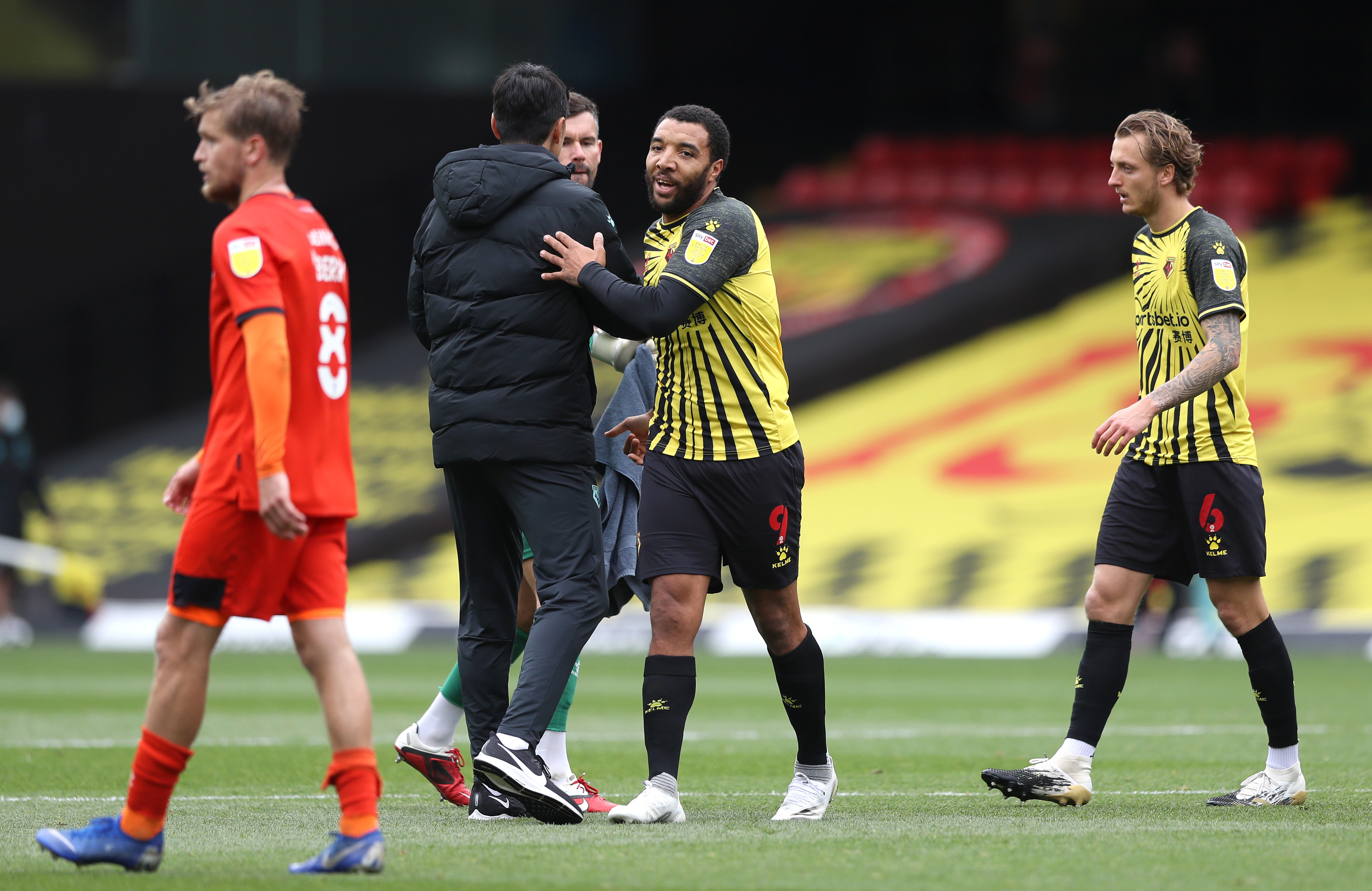 שחקן ווטפורד, טרוי דיני עם ולאדן איביץ'