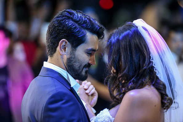 שרה ובעלה ביום חתונתם