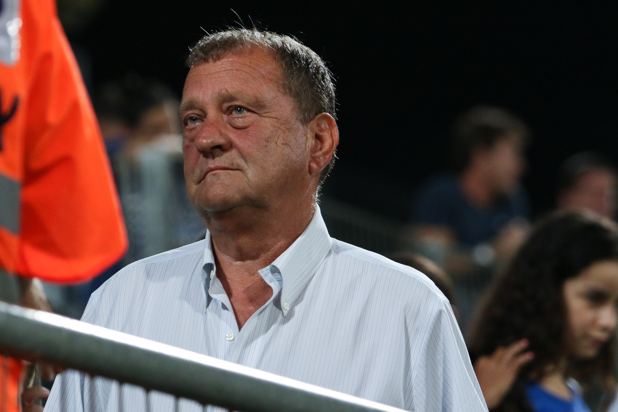 איזי שרצקי. עזב בזעם