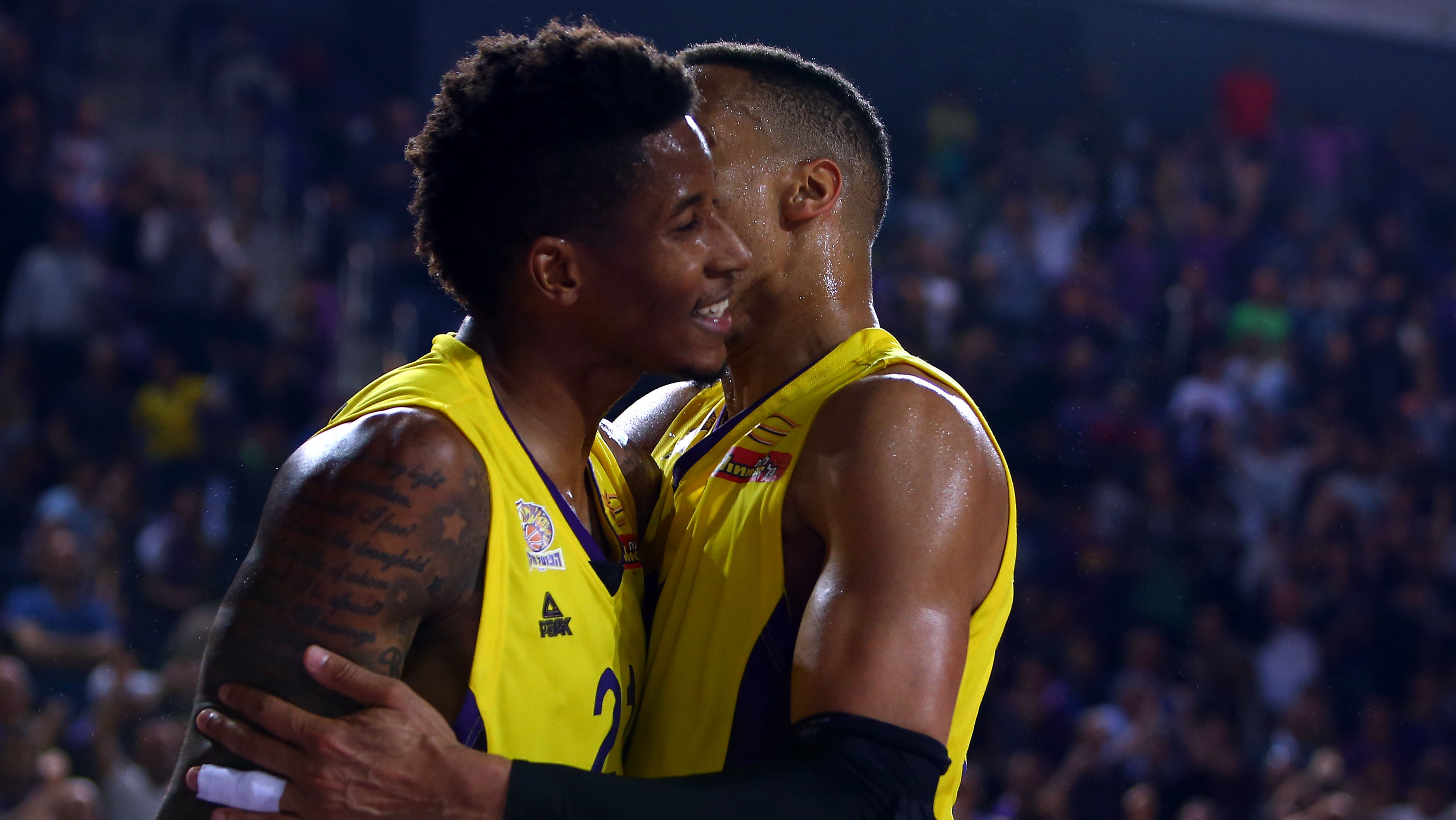 כמה לחץ השתחרר. קלייבורן ורוזפלט