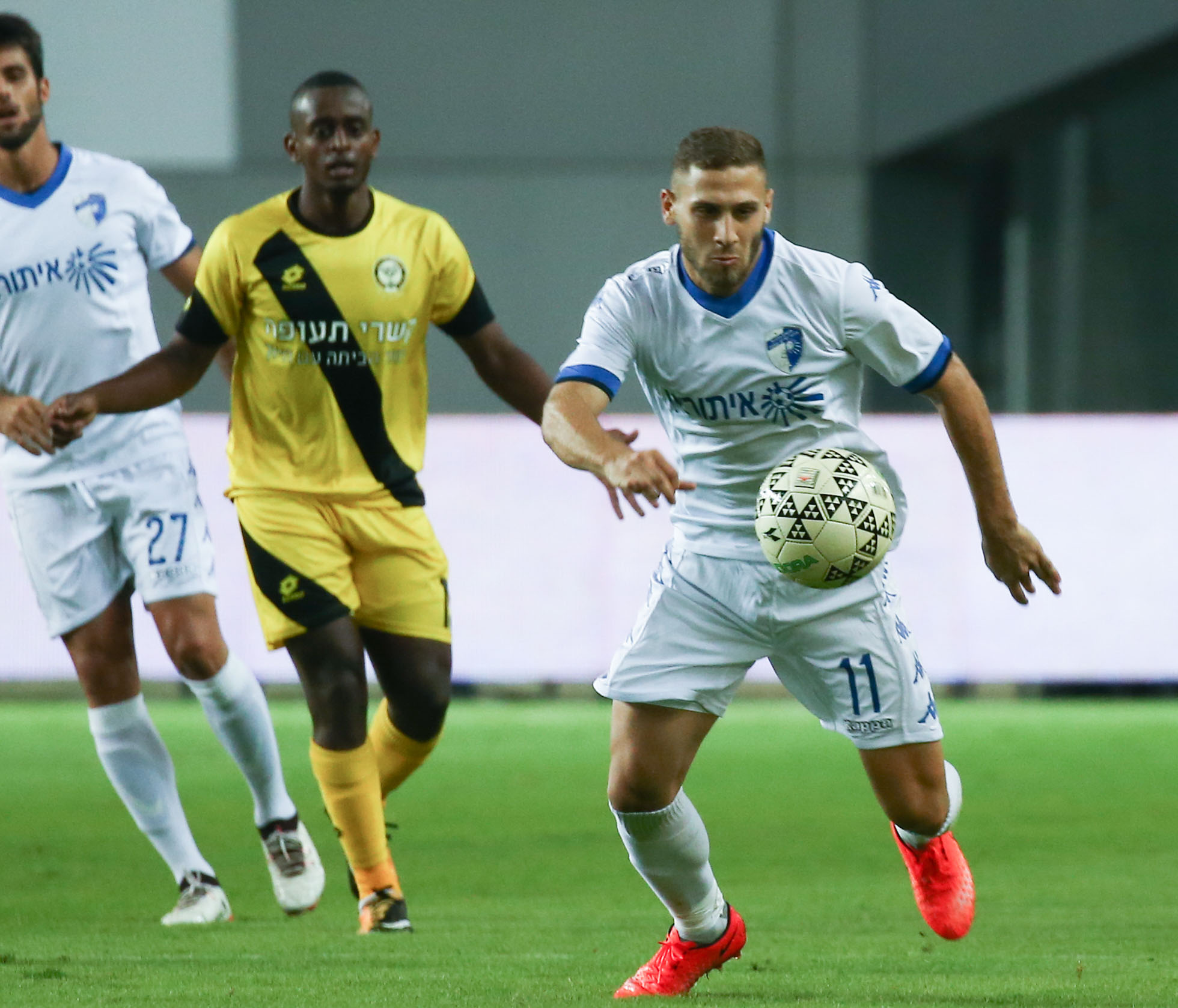 שון וייסמן מול אביב אברהם