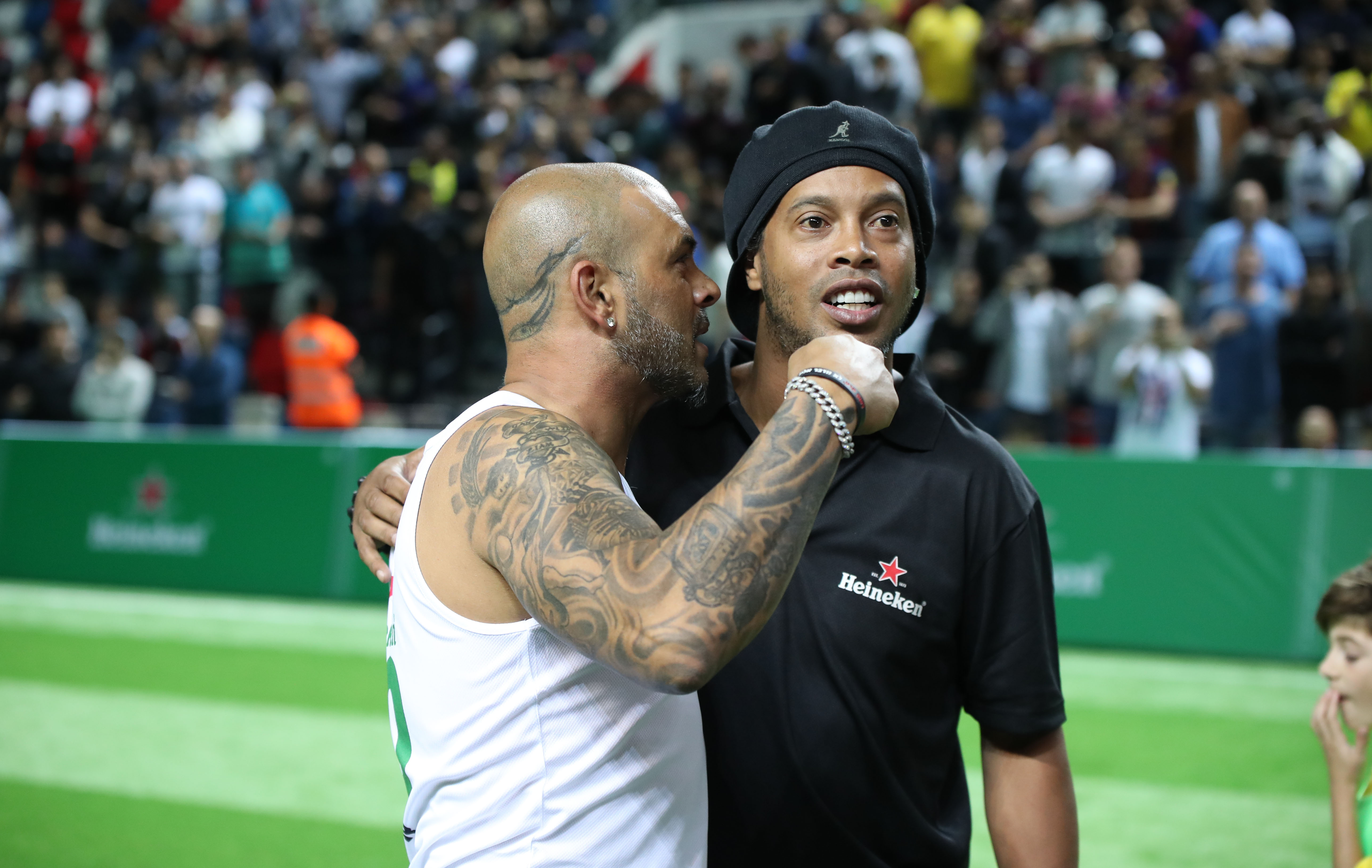 רונאלדיניו, אייל גולן