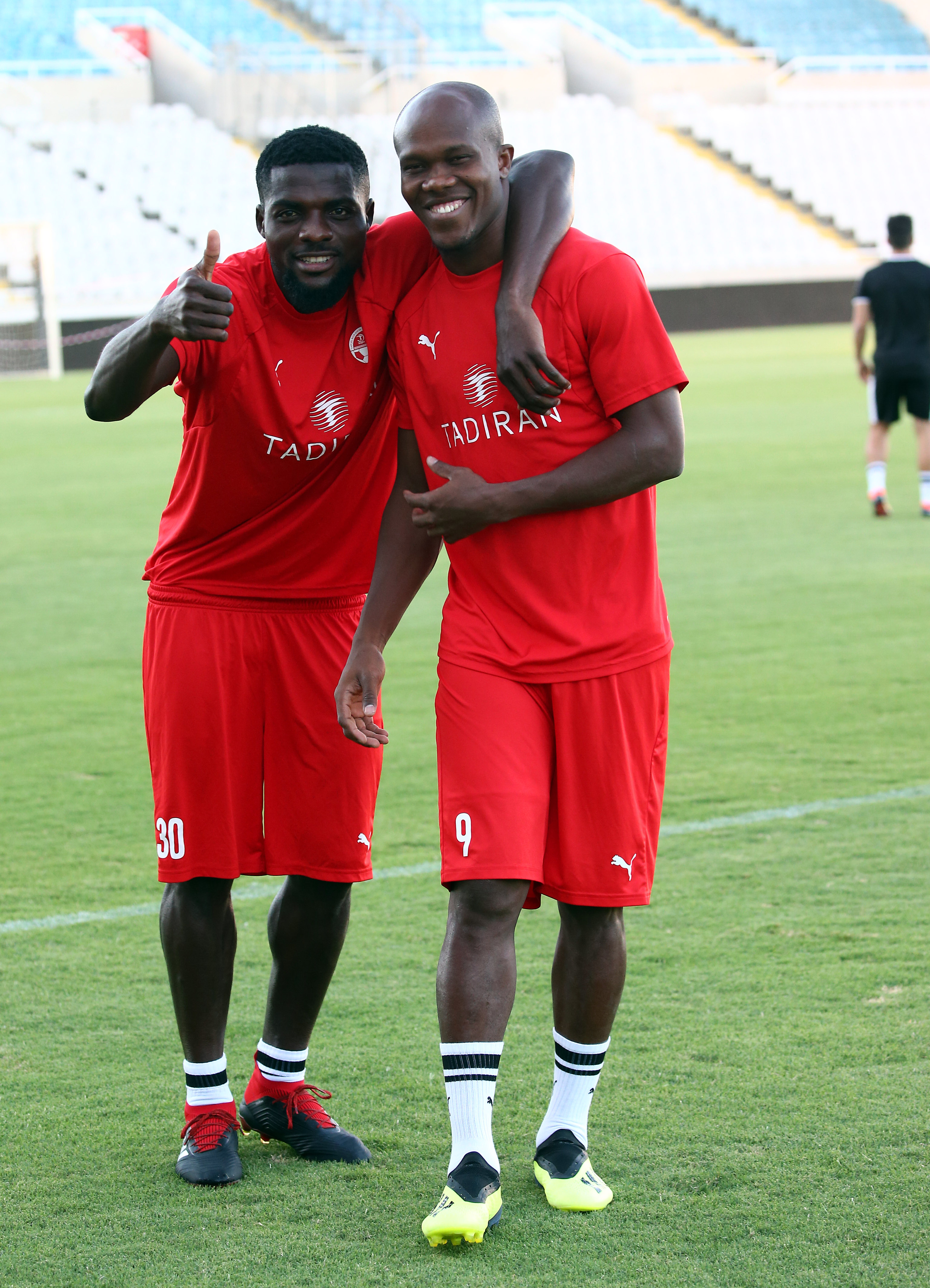 טוני וואקמה, ג'ון אוגו