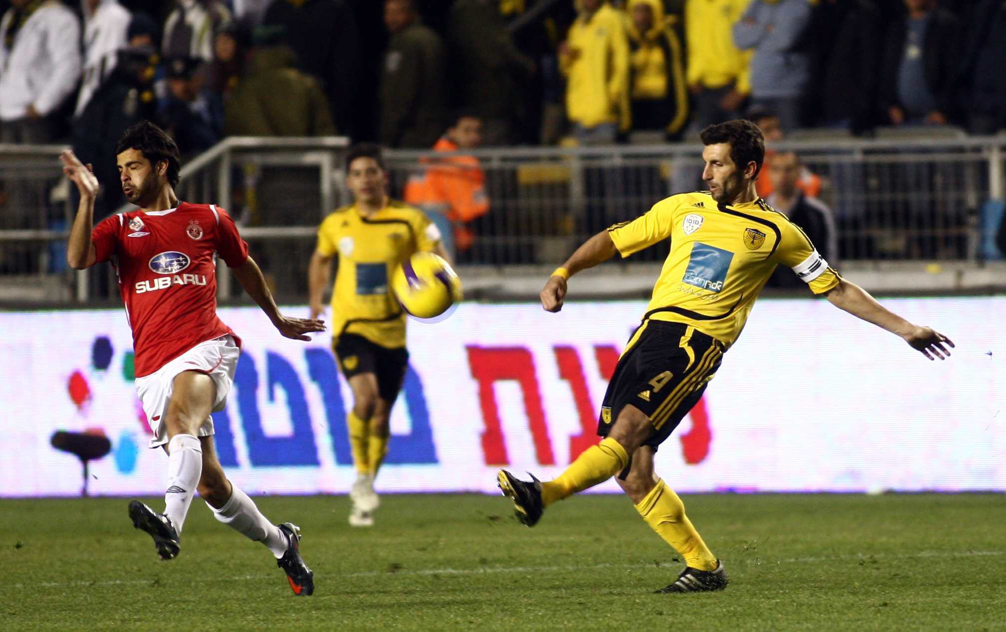 עדן בן בסט מול אריק בנאדו