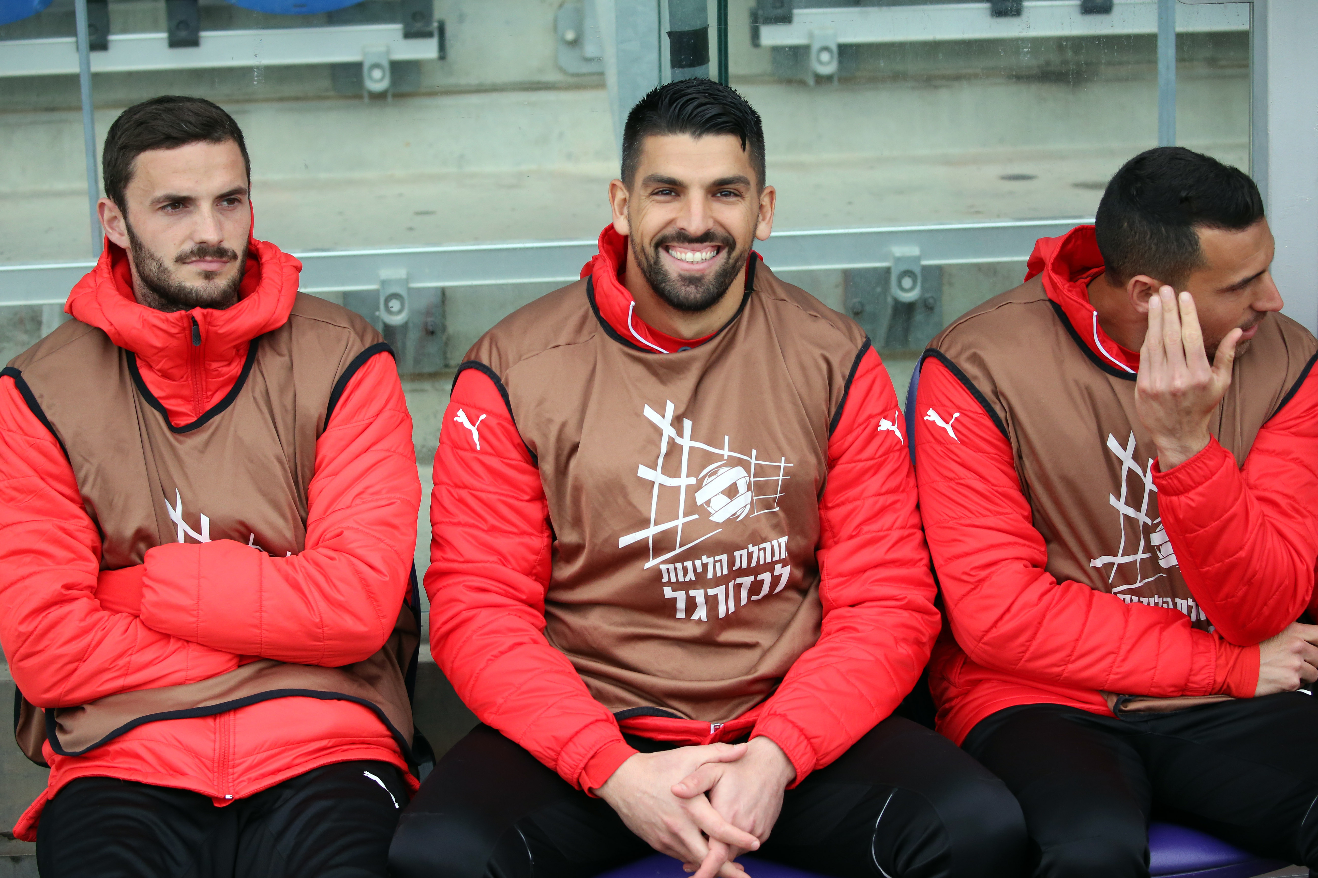 שיר צדק, אריאל הרוש, אריק סאבו