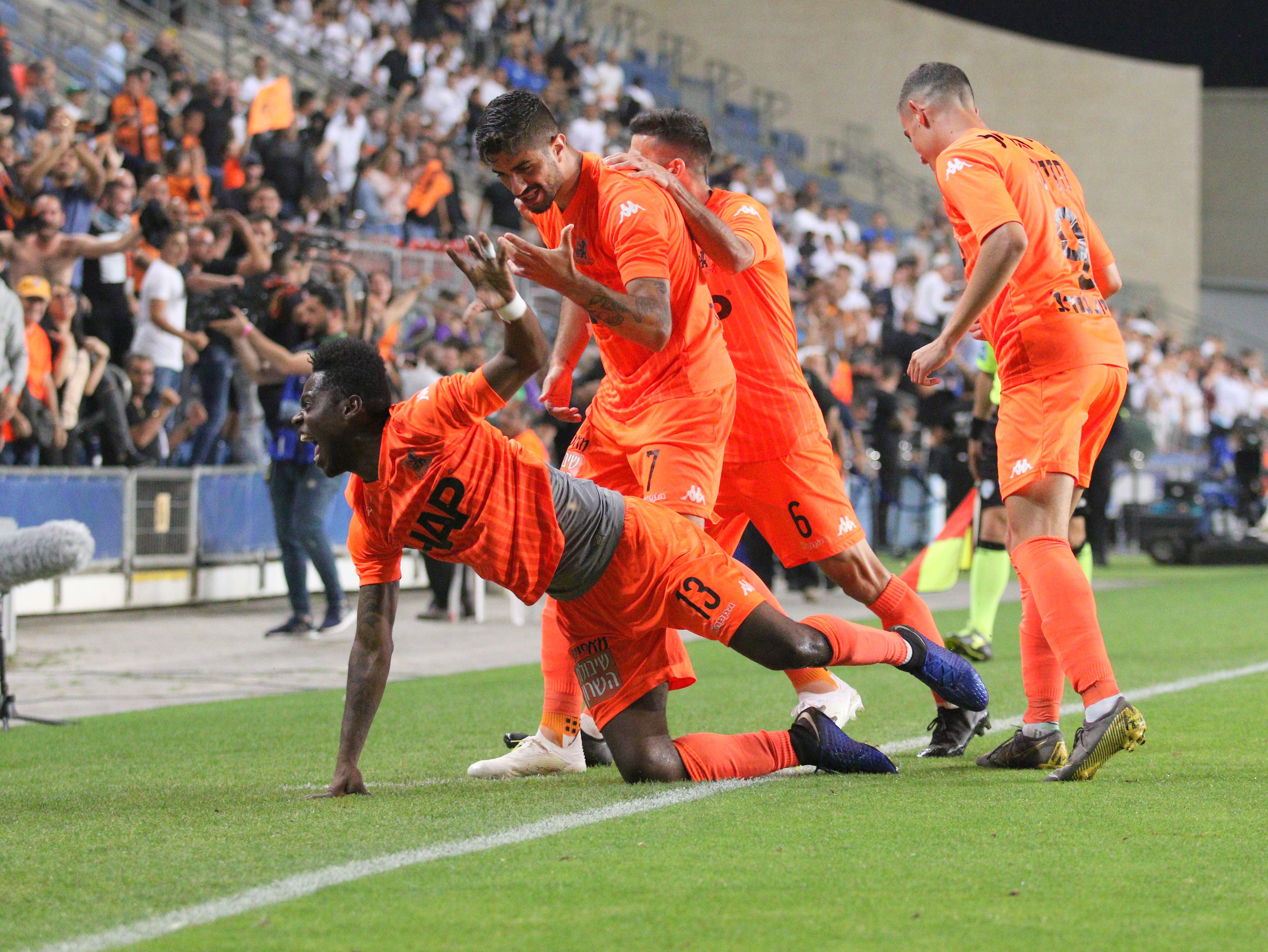 שי קונסטנטין, מאוויס צ'יבוטה