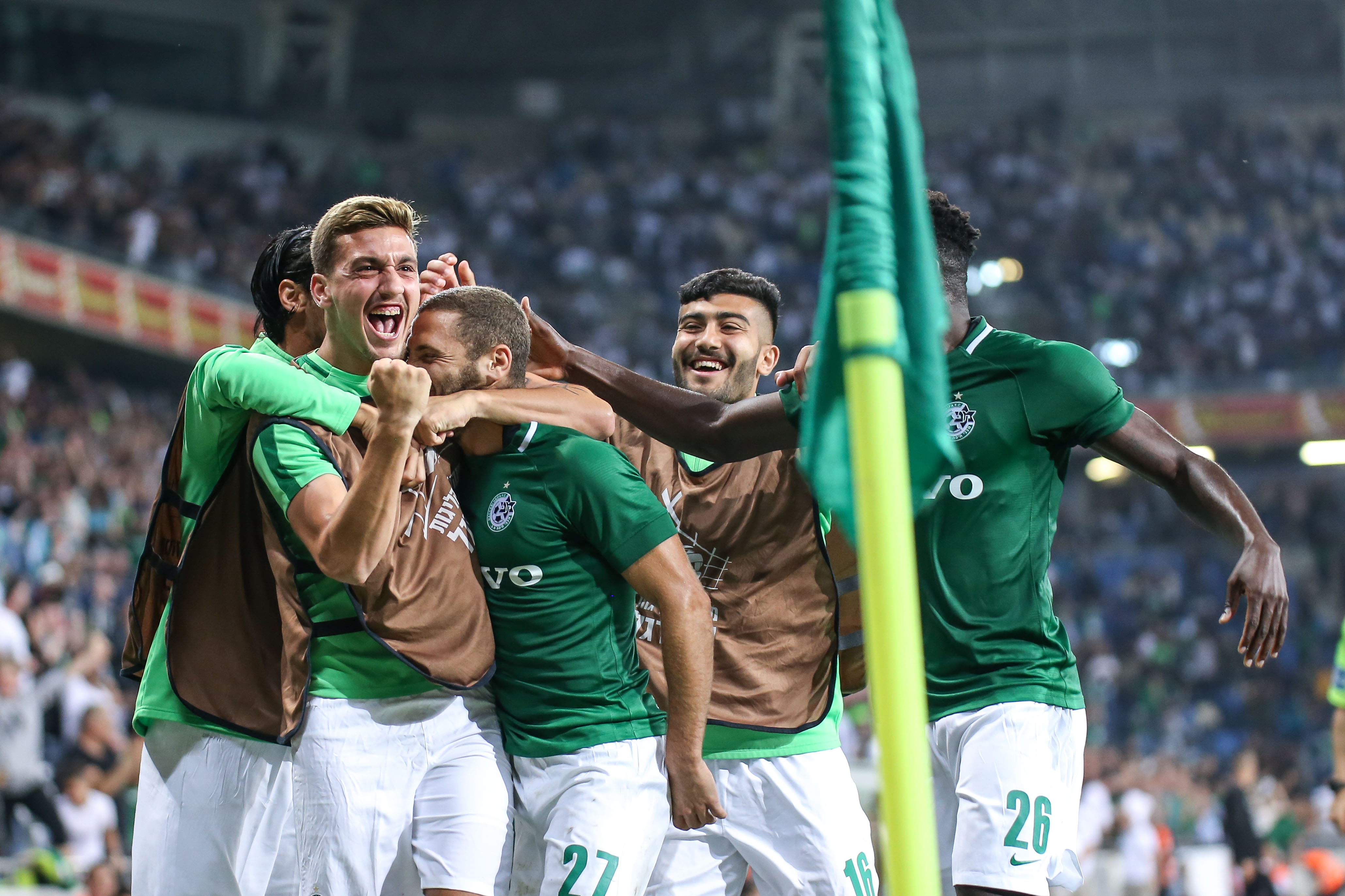 ירדן שועה ושחקני מכבי חיפה