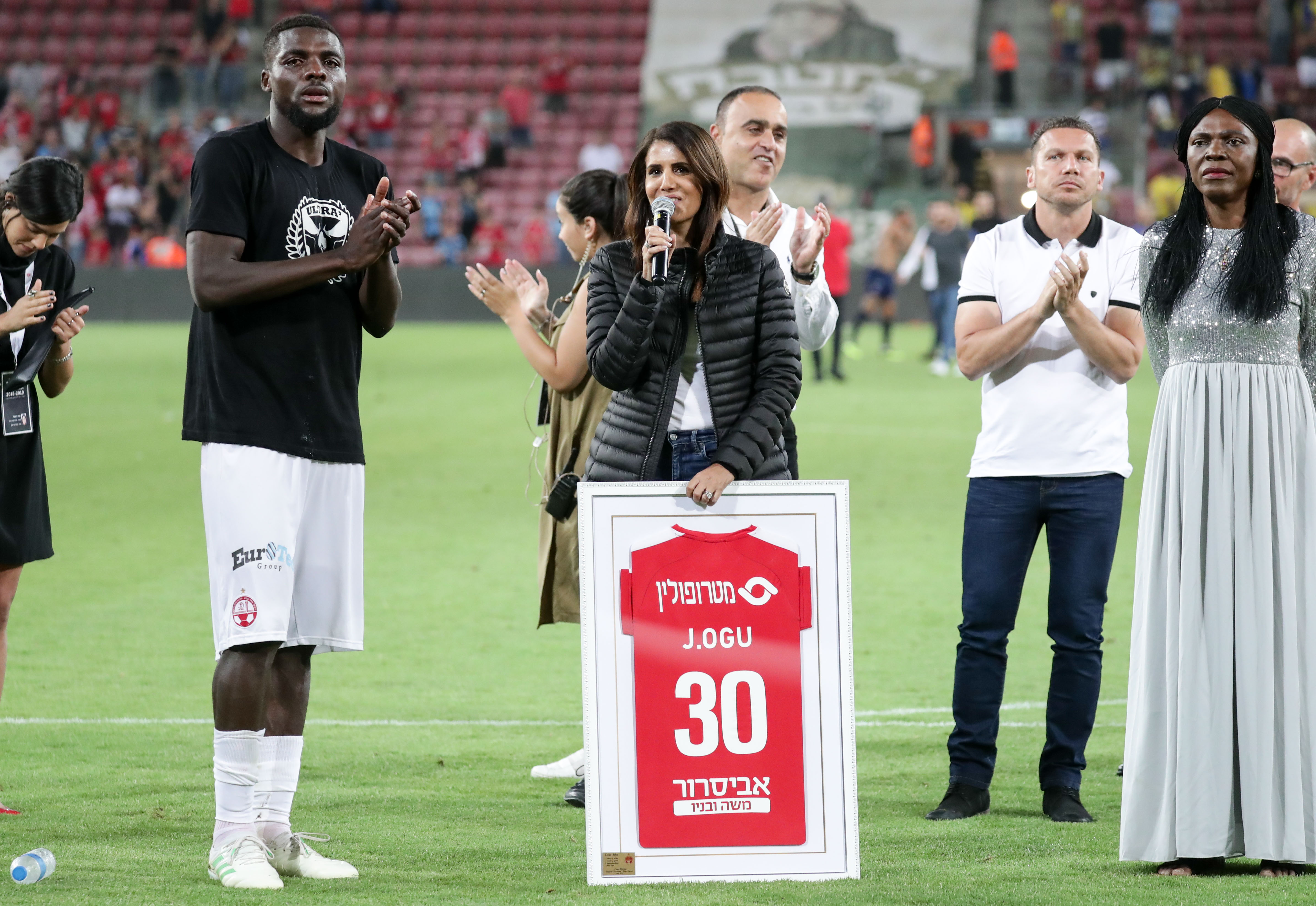 ג'ון אוגו, אלונה ברקת