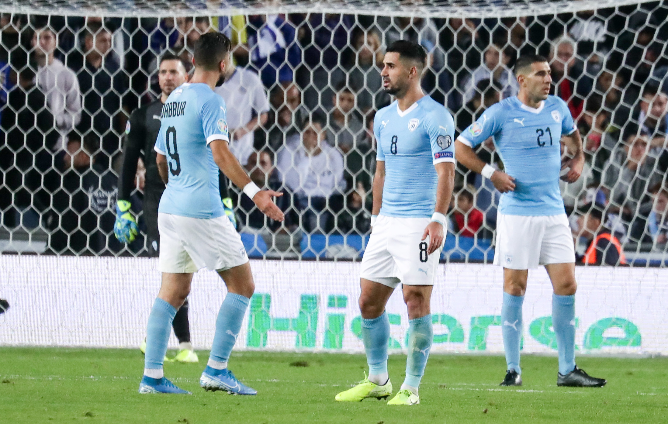 שחקני נבחרת ישראל מאוכזבים