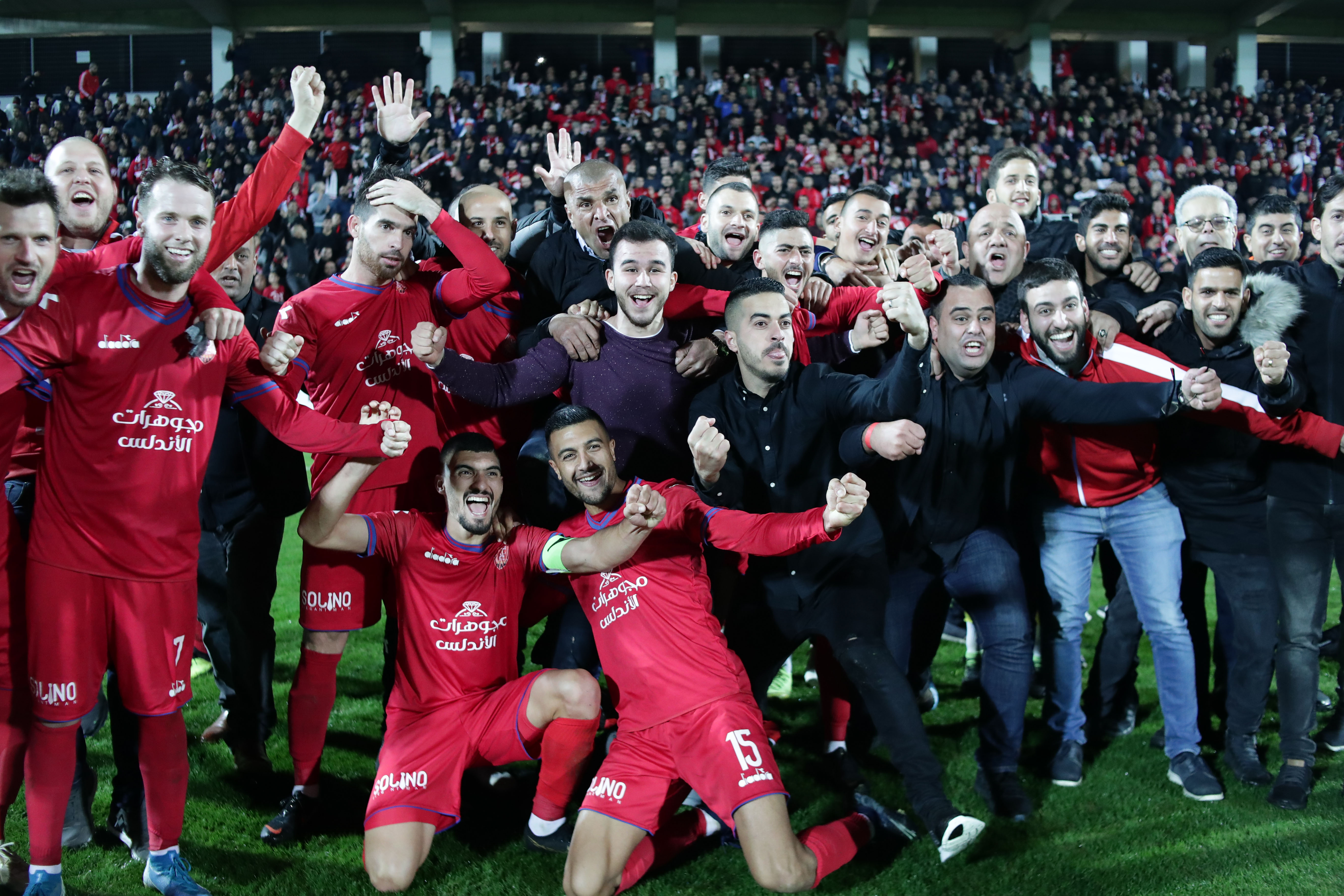 שחקני אום אל פאחם חוגגים