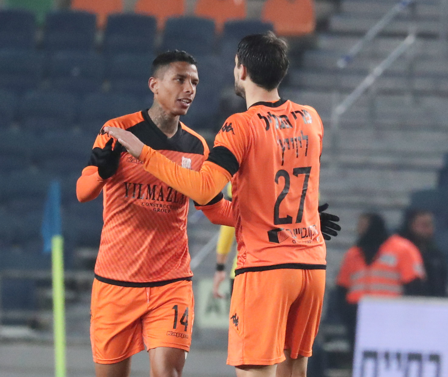 מאתיה ליוייץ', אליסון דוס סנטוס