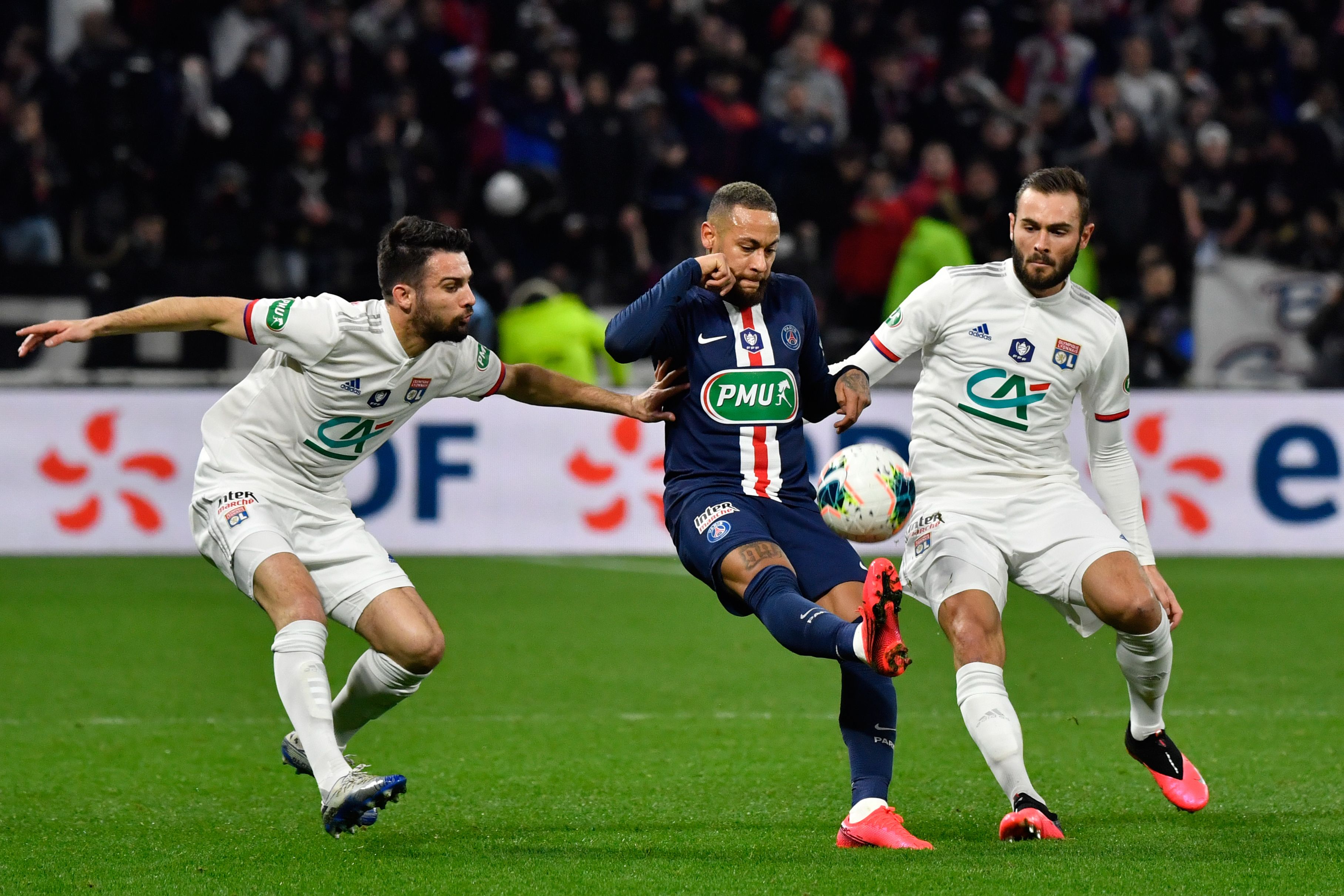 ניימאר. ללא קהל הוא עוד קוסם רחוב 