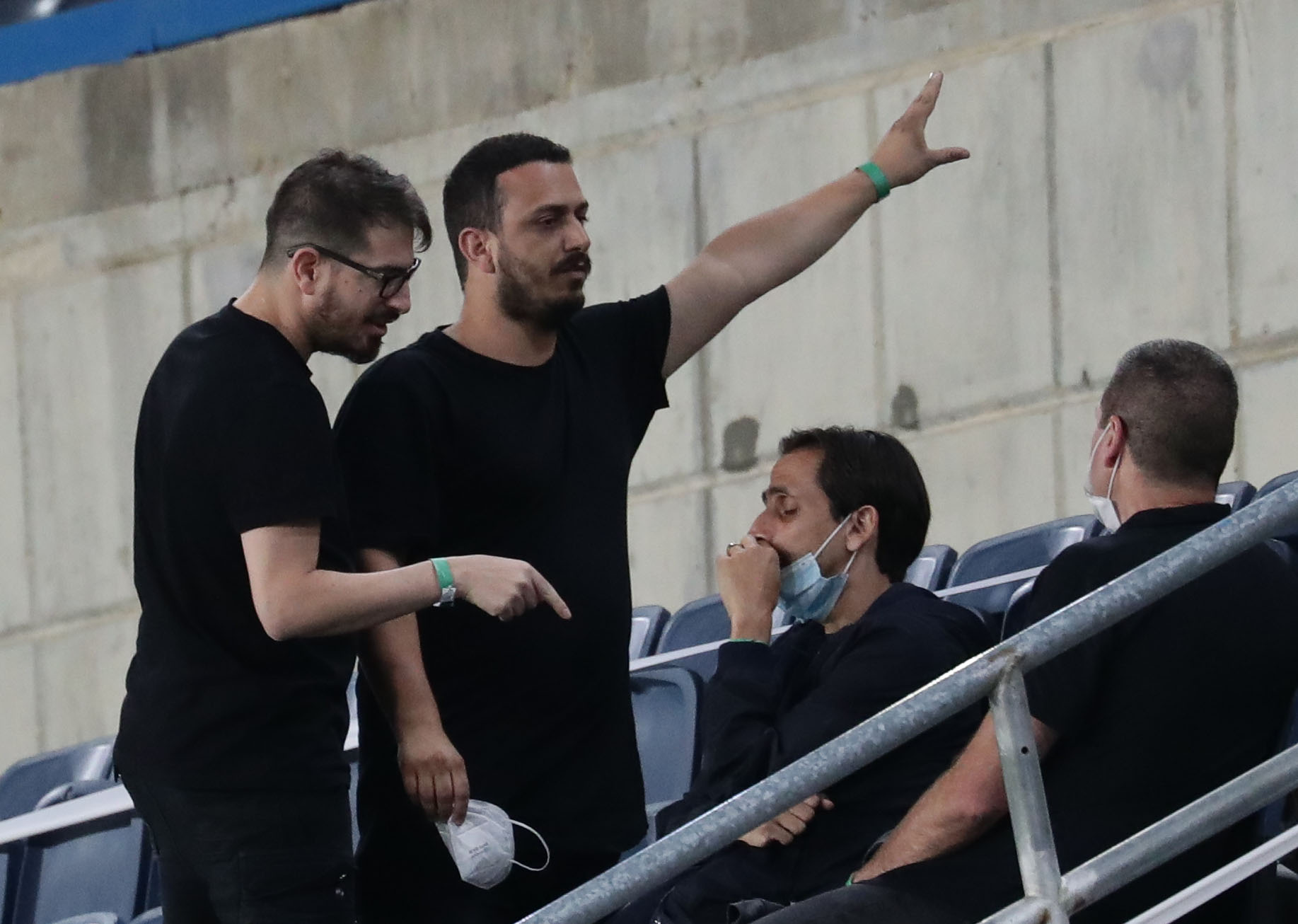 יוסי בניון, משה חוגג