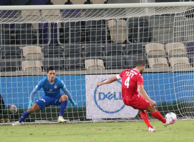 אוראל דגני מכניע את שטקוס