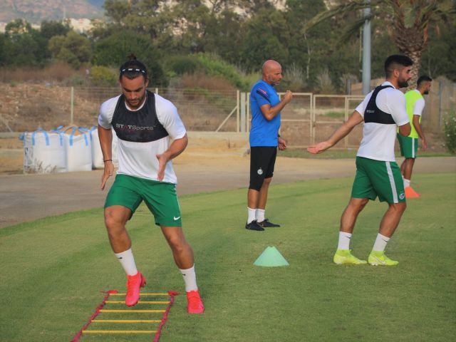 This image has an empty alt attribute; its file name is 1004862