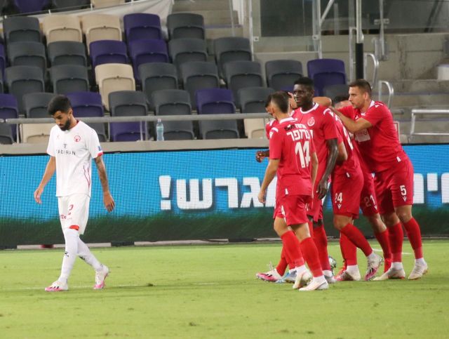 הפועל תל אביב חוגגת על הפועל באר שבע