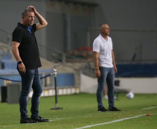 This image has an empty alt attribute; its file name is 1007372