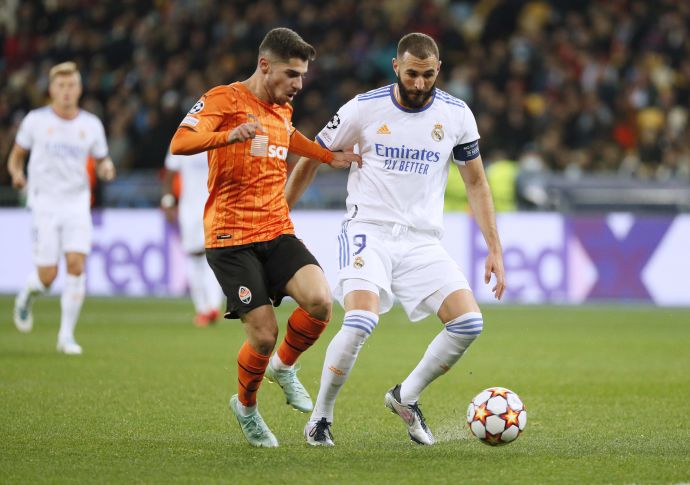 שחקן שחטאר דונייצק מנור סולומון מול שחקן ריאל מדריד קארים בנזמה