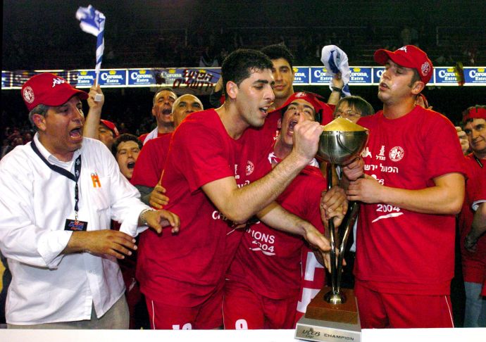 הפועל ירושלים לאחר הזכייה ביולב קאפ ב-2004
