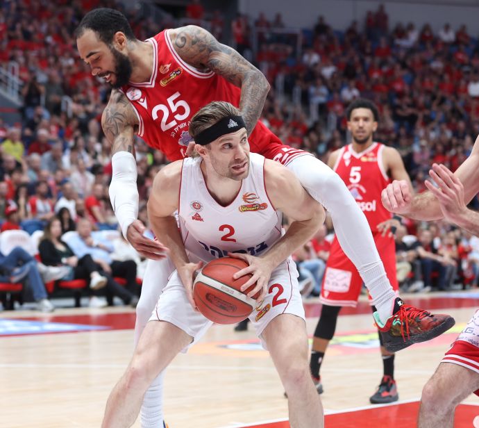 שחקן הפועל גלבוע גליל, רוני הארל, מול ווילי וורקמן, הפועל ירושלים