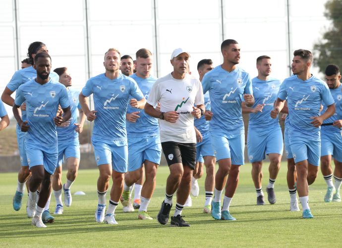 ערן שדו ושחקני נבחרת ישראל בכדורגל