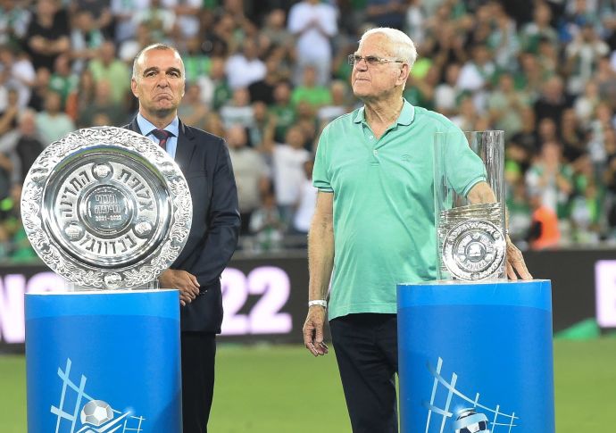 נשיא מכבי חיפה יעקב שחר עם יו"ר מנהלת הליגות ארז כלפון