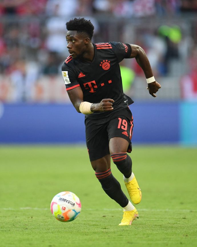 שחקן באיירן מינכן אלפונסו דייויס