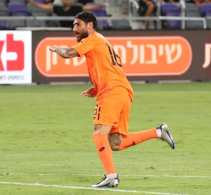 אלירן עטר שחקן בני יהודה חוגג שער