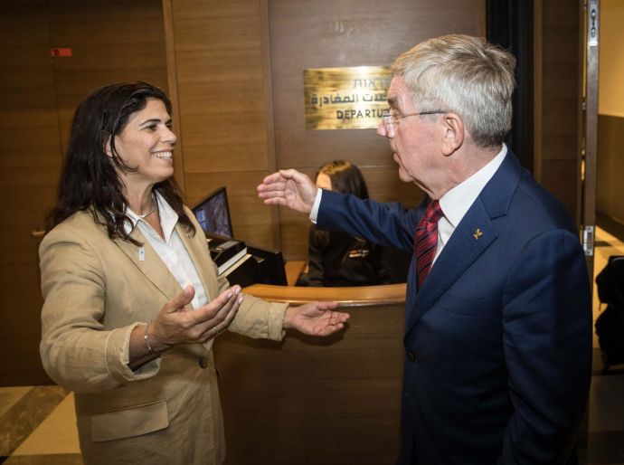 נשיא הוועד האולימפי הבינלאומי, תומאס באך, עם יעל ארד, יו"ר הוועד האולימפי בישראל