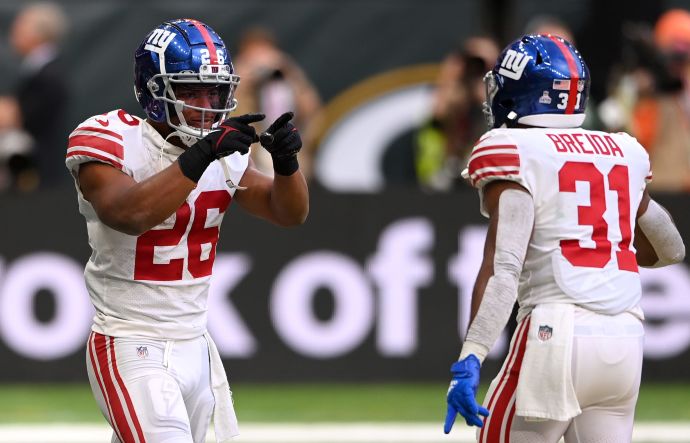 שחקן ניו יורק ג'איינטס סקוון בארקלי חוגג טאצ'דאון