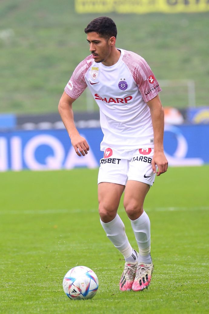 מתן בלטקסה במדי קבוצת המילואים של אוסטריה וינה