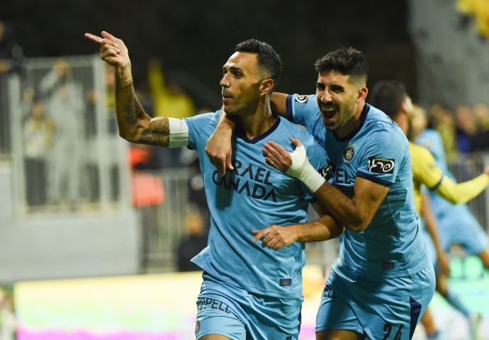 ערן זהבי, שחקן מכבי תל אביב לצד יונתן כהן