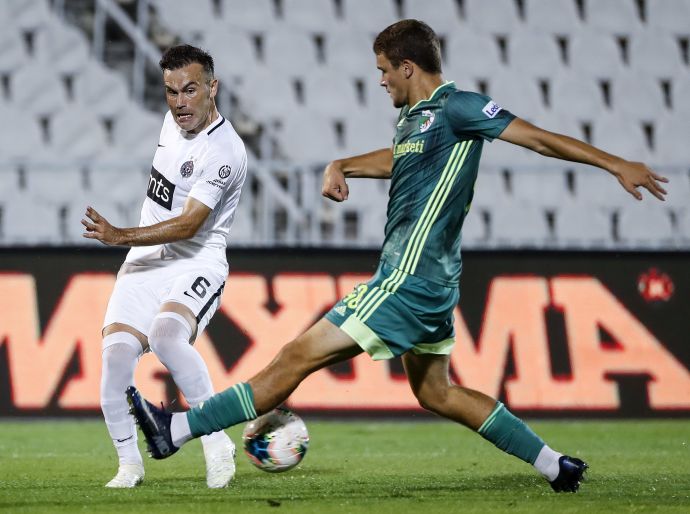 ואסילייה באקיץ' במדי אינג'יה, מול ביברס נאתכו