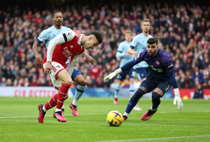 גבריאל מרטינלי שחקן ארסנל מול דויד ראיה שוער ברנטפורד